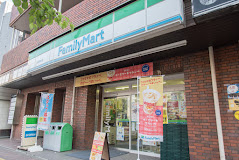 コンビニ　ファミリーマート 伝通院前店（コンビニ）まで381m