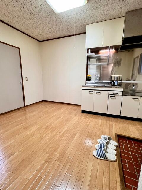 キッチン　作業スペースもあり収納豊富