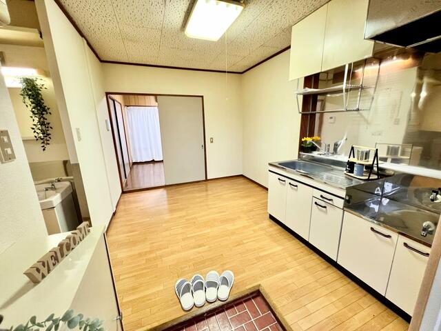 玄関　広めのダイニングキッチン