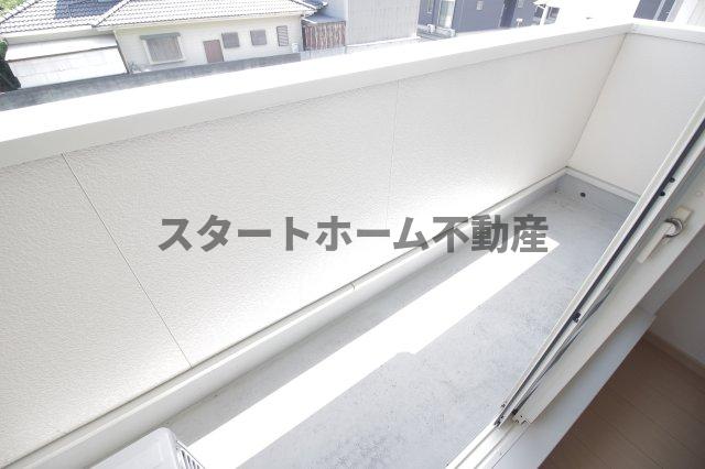 バルコニー　暖かな日差しのふりそそぐバルコニー