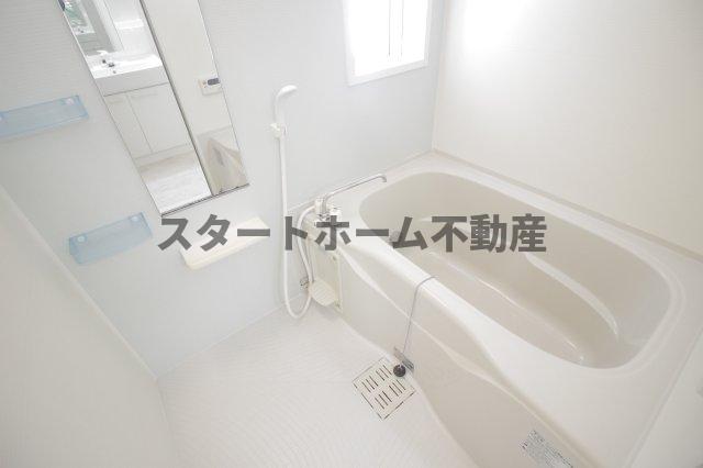 バス・シャワールーム　落ち着いた空間のお風呂です