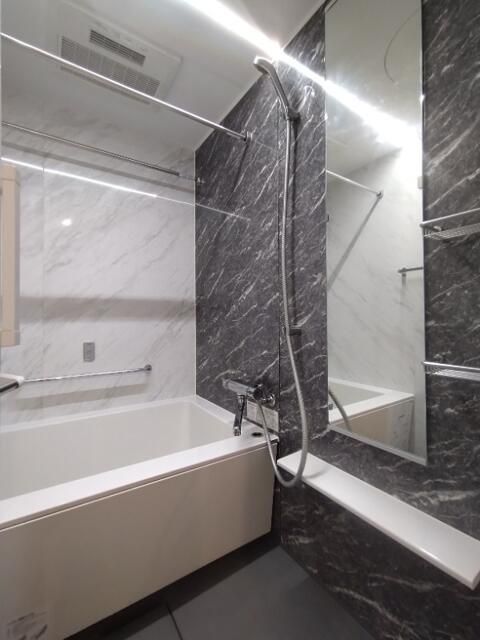 バス・シャワールーム　■浴室暖房乾燥機能