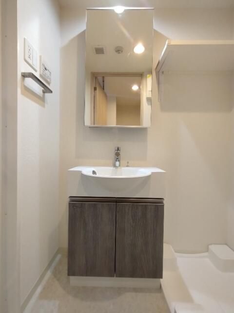 洗面設備　■独立洗面台■収納付き■ダウンライト