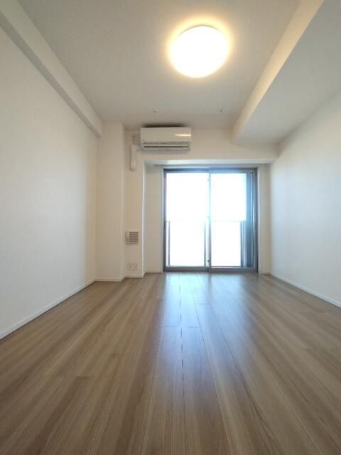 バルコニー　■洋室7.6畳■室内物干し機