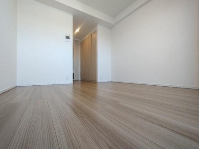 居室・リビング　■洋室7.6畳■室内物干し機■ダウンライト