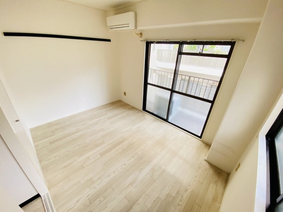 居室・リビング　※別号室の写真です