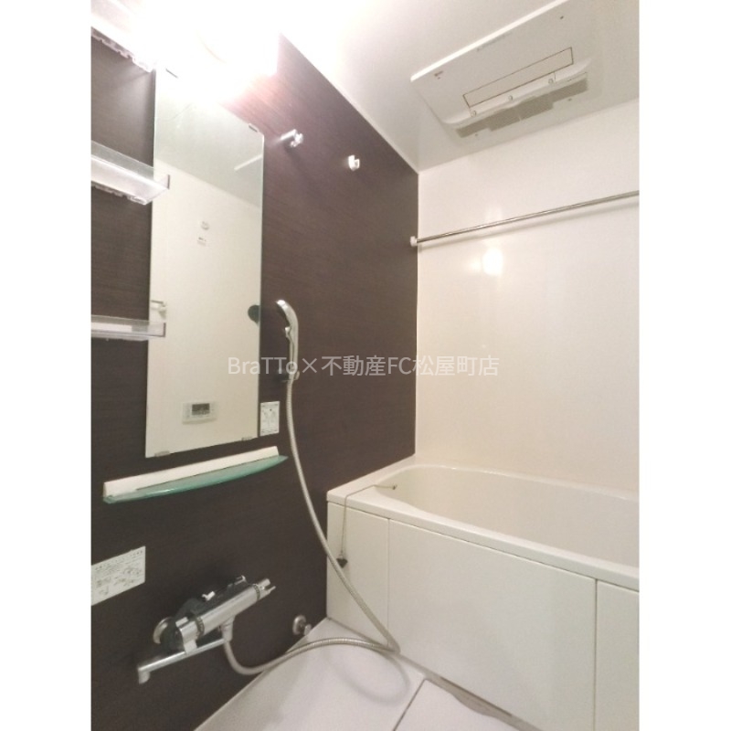 バス・シャワールーム　バス（浴室乾燥機・追い炊き機能付）