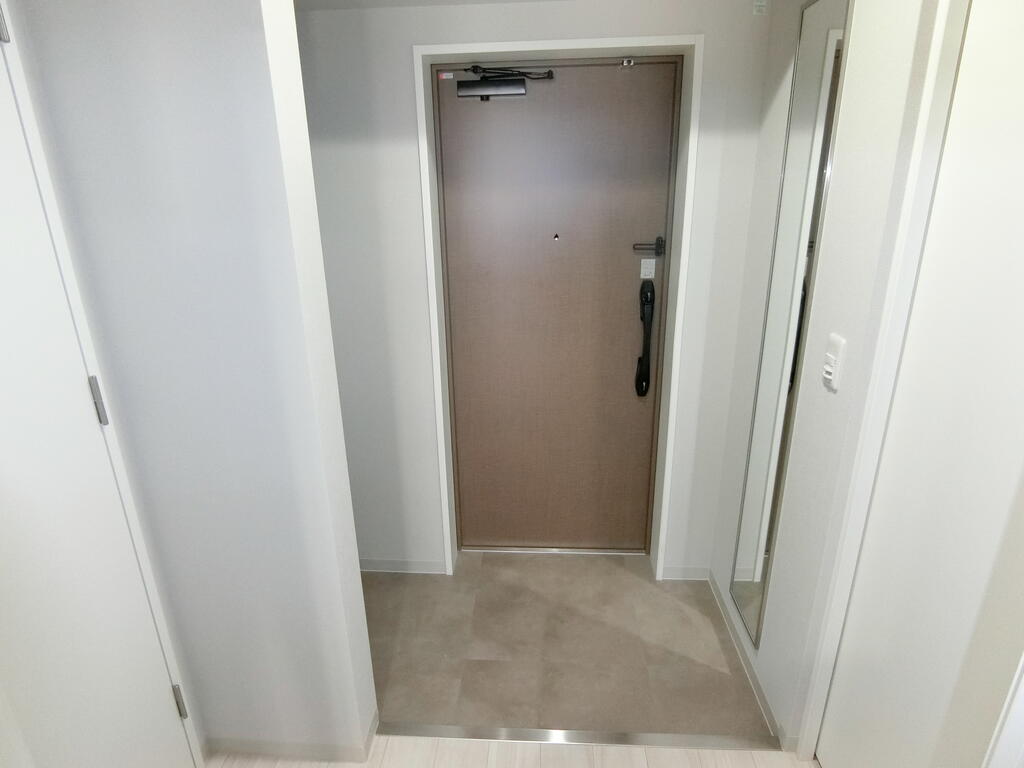 玄関　ドアはWロックです