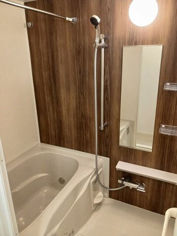 バス・シャワールーム　落ち着いた空間のお風呂です