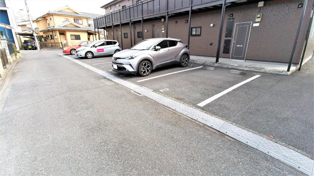 駐車場　敷地内駐車場　※空き要確認