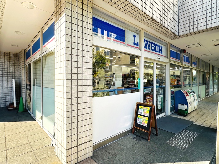 コンビニ　ローソン芝３丁目店（コンビニ）まで240m