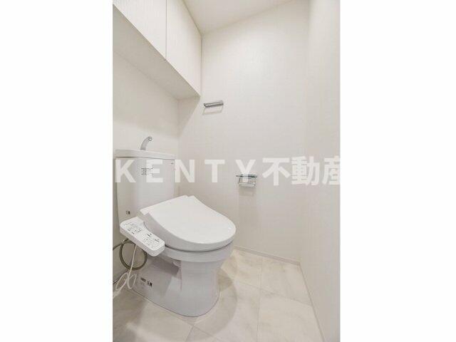 トイレ　落ち着いた色調のトイレです