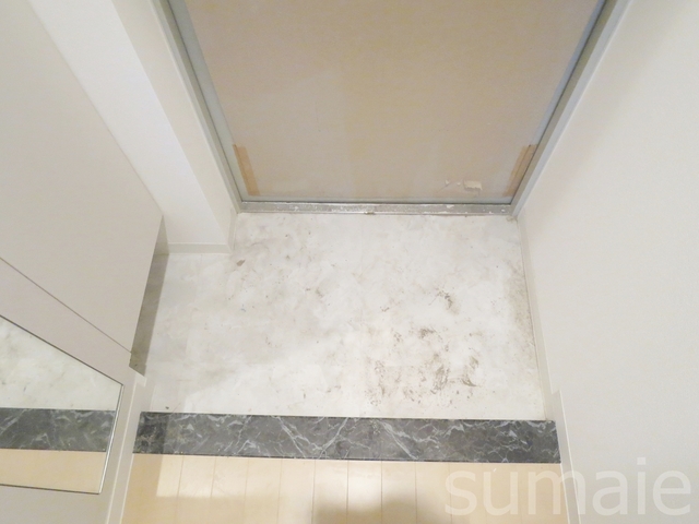 玄関　202号室モデルルーム写真★玄関にです☆