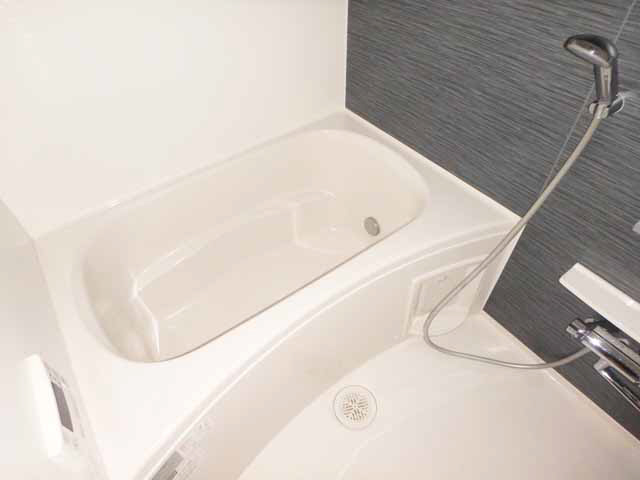 バス・シャワールーム　浴室乾燥付きで雨の日でも洗濯物が干せます☆