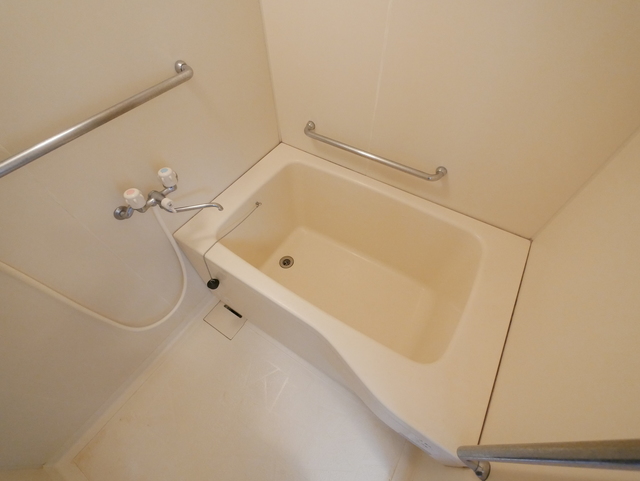バス・シャワールーム　★手すり付でお子様やお年寄りにもやさしい浴室です★