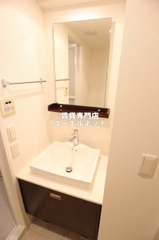 洗面設備　清潔感ある独立洗面台で毎日気持ちよく♪