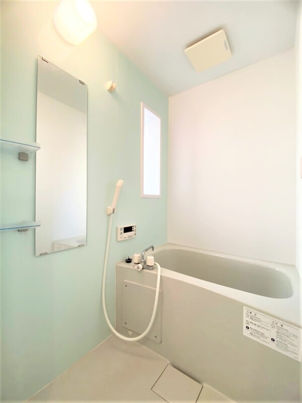 バス・シャワールーム　追い焚き機能付きのバスルームです