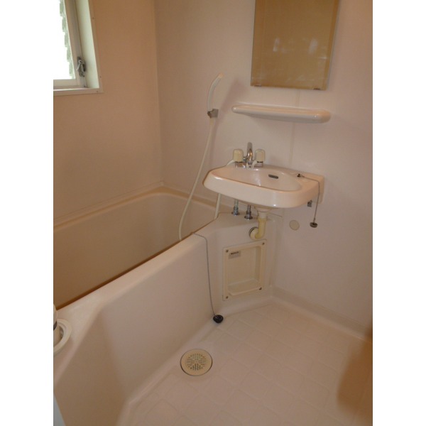 バス・シャワールーム　浴室に窓あります