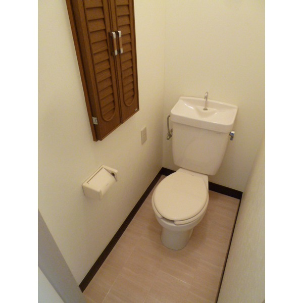 トイレ　収納あります