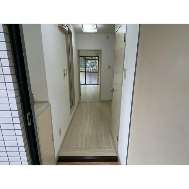 玄関　別部屋参考写真となります
