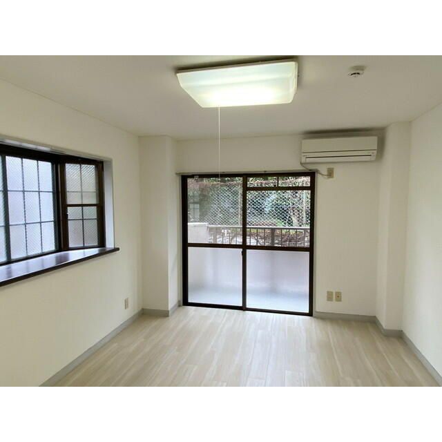 居室・リビング　別部屋参考写真となります