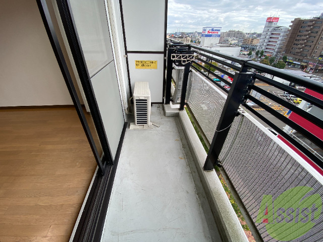 バルコニー　広いバルコニーです。洗濯物が干しやすいですね。