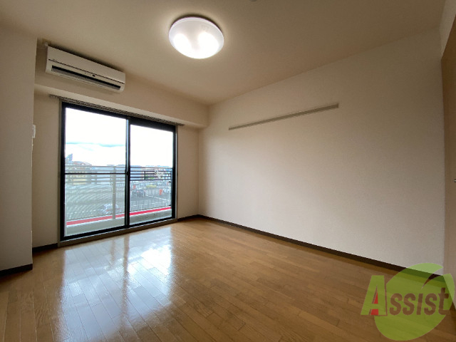 居室・リビング　リビングは、広々していて陽当たりもよさそうですね。