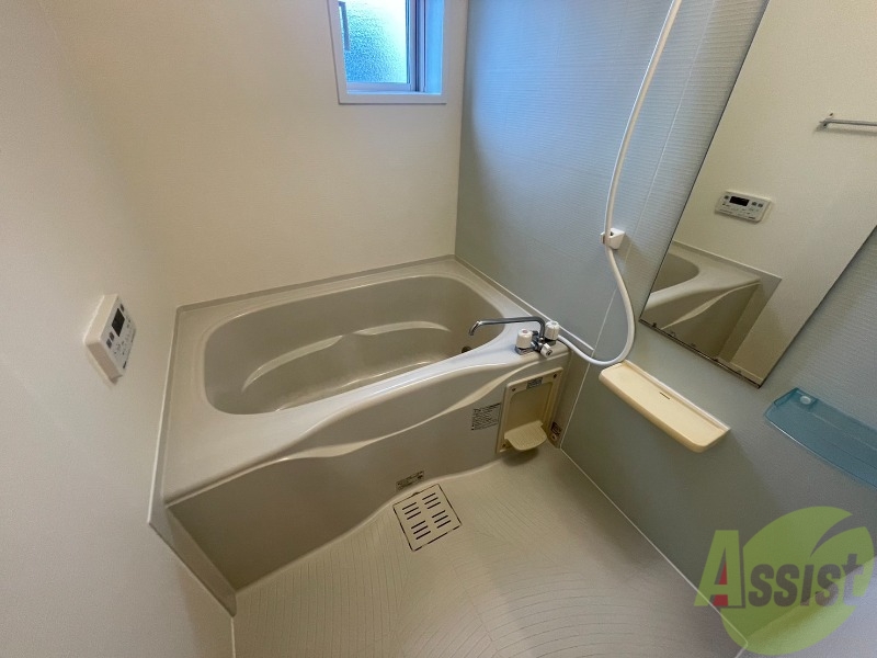 バス・シャワールーム　コチラで日々の疲れを癒し、リラックスしてください