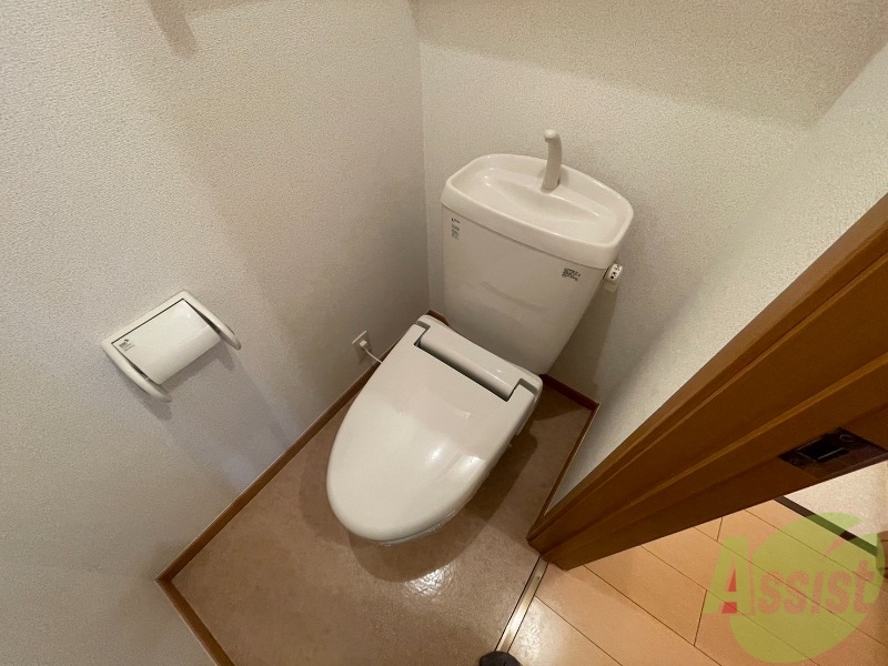 トイレ　トイレとお風呂が別なので清潔に使えて嬉しいですね。