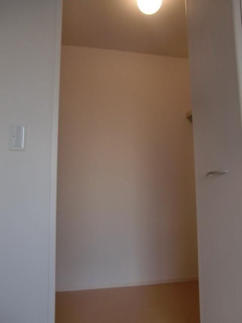 収納　ウォークインで収納力ありますよ。