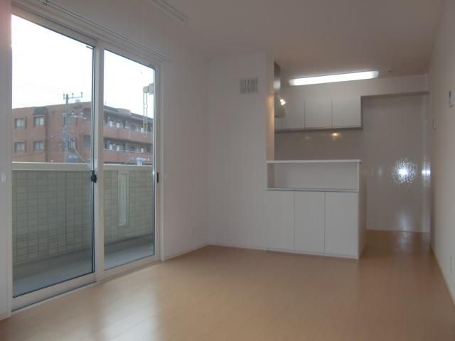 居室・リビング　明るいお部屋ですよ。