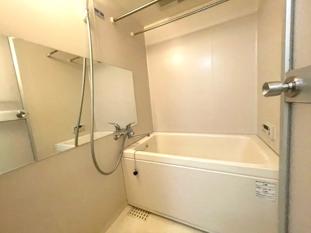 バス・シャワールーム　イメージとして同建物他部屋を表示しています