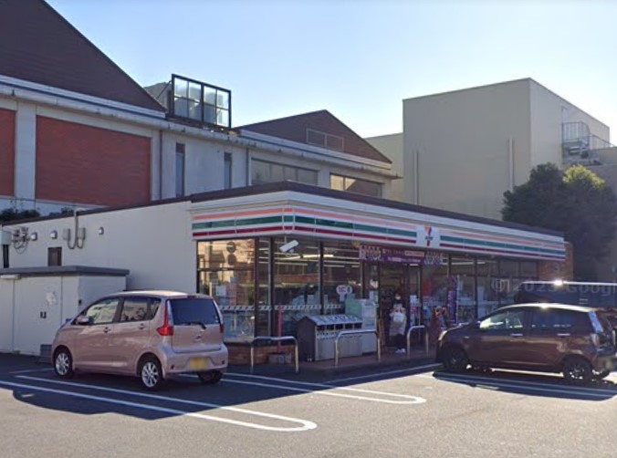 コンビニ　セブンイレブン（コンビニ）まで271m