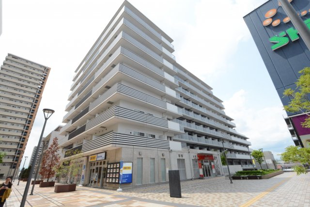 建物外観　安心のオートロック付き♪