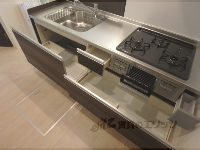 キッチン　収納力の高い使いやすいキッチンです