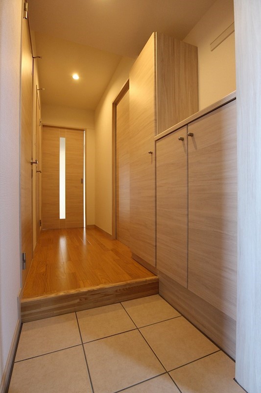 玄関　収納もある玄関。