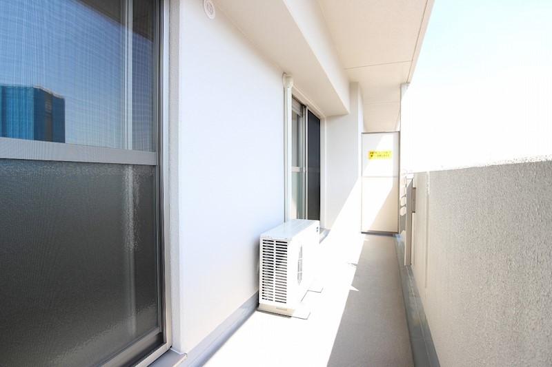 バルコニー　ゆったりした広さで洗濯物を干せます。