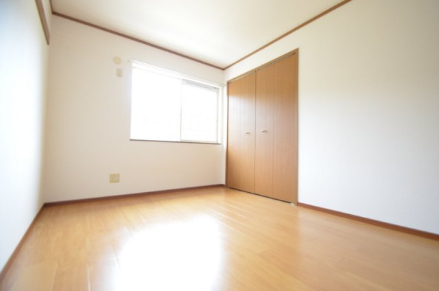 その他部屋・スペース　明るい室内！この日光の差し込み方は個人的に好きですね！