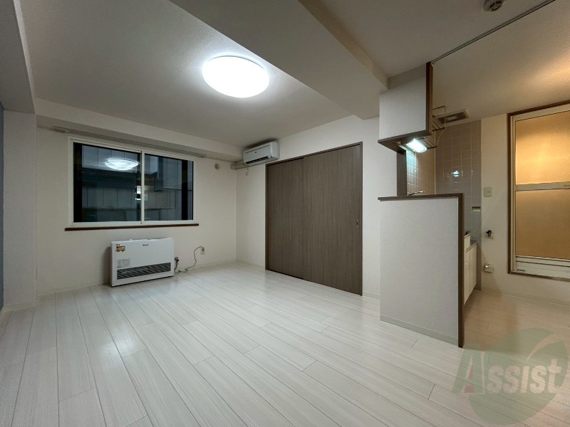 居室・リビング　９．６帖のＬＤＫです。広々として、きれいですね。