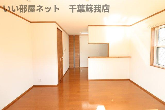 居室・リビング　こちらのリビングで趣味の時間をお楽しみください