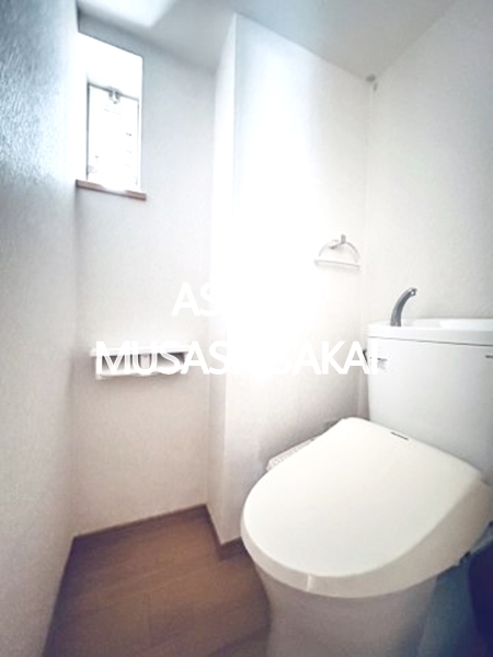 トイレ　室内写真：設備同仕様の別号室です