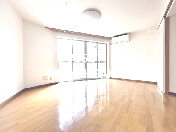 居室・リビング　室内写真：設備同仕様の別号室です