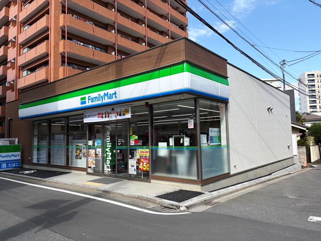 コンビニ　ファミリーマート　浦和本太二丁目店（コンビニ）まで448m