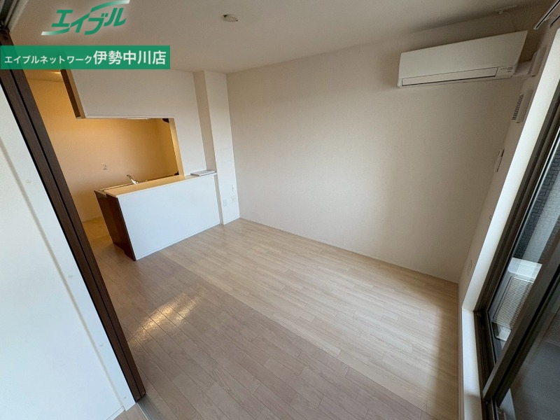 居室・リビング　同物件別室画像