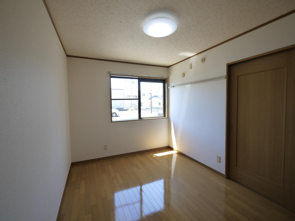 その他　6帖の洋室です。 収納があります。