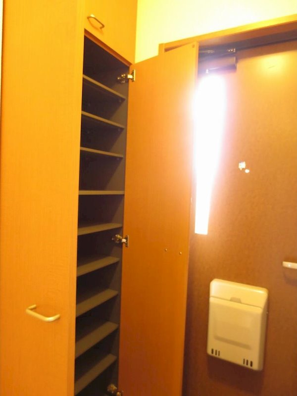 玄関　※別部屋参考写真