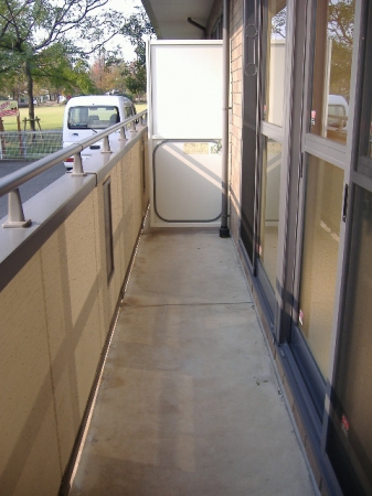 バルコニー　陽当たり良好なバルコニーです