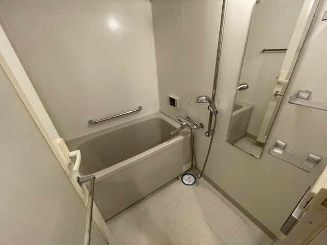 バス・シャワールーム　イメージとして他号室の室内写真を表示しています