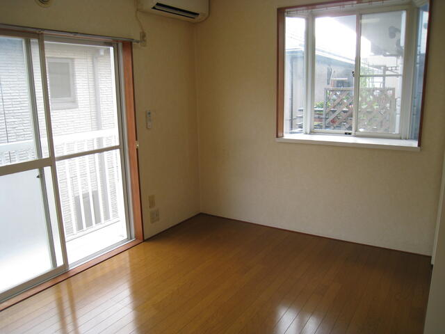 居室・リビング　２０２室内