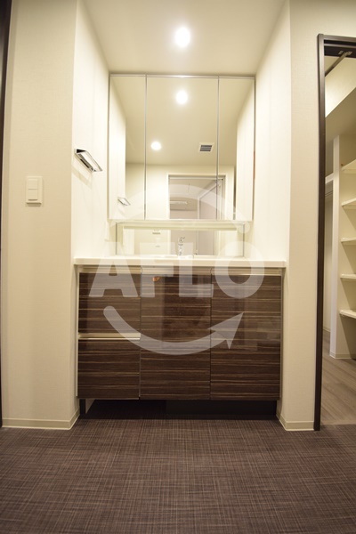 洗面設備　エスリードコート堺筋本町　洗面台